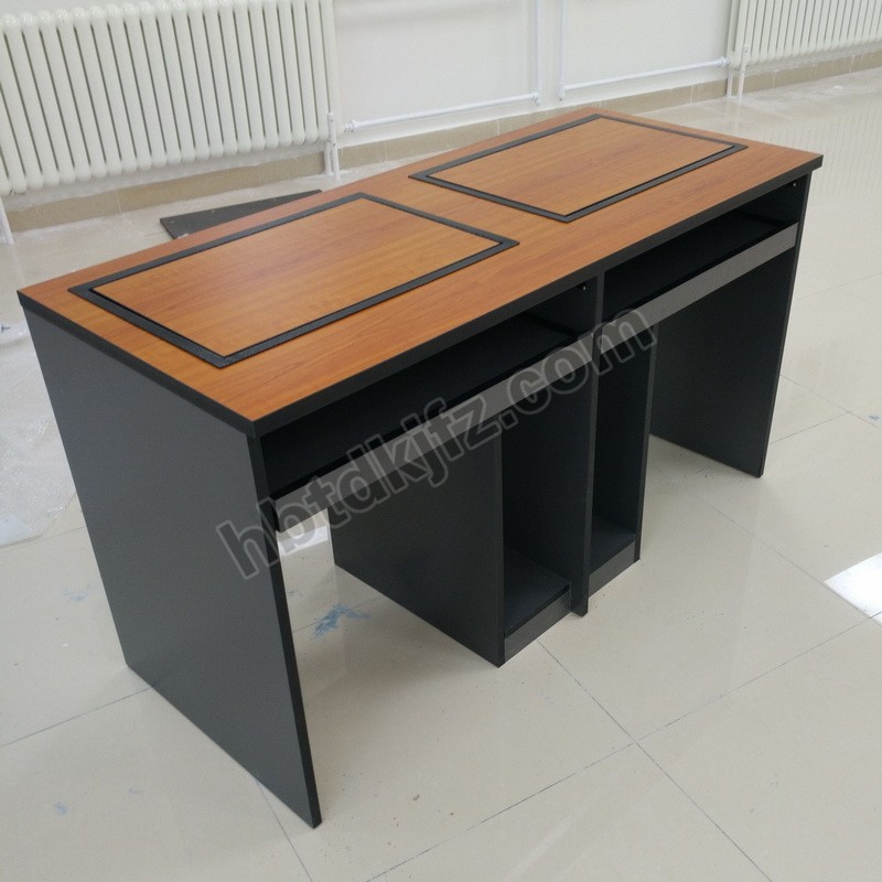 點擊查看商品:學習桌