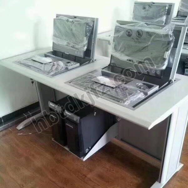 點擊查看商品:學習桌